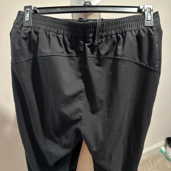 Gentle worn Healing Hand’s woman scrub pants - Picture 4 of 6